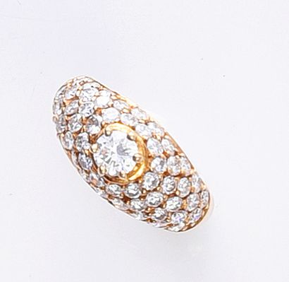 null Yellow gold ring set with a brilliant-cut diamond of 0.20 carats surrounded...
