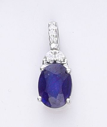 null Pendant in white gold 750e, set with an oval sapphire calibrating 2.15 carats...