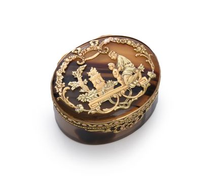 An oval agate box, the setting in gold 750e...