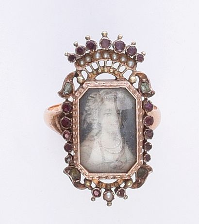 Gold ring 585th, decorated with a miniature...