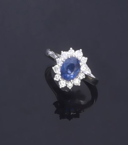 null Ring in white gold 750e, set with one oval cut sapphire of 1.70 carats and twelve...