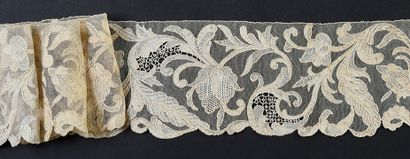 null Burano lace border, needlepoint, late 19th century.
Decorated with soft branches...