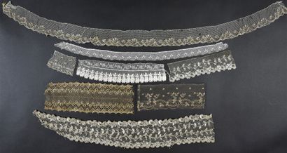null Borders and documents in metallic lace and silk, spindles, France, XIXth century.
Of...