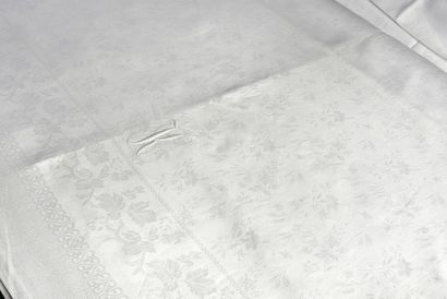 null Large damask banquet tablecloth, beginning of the 20th century.
In linen damask,...