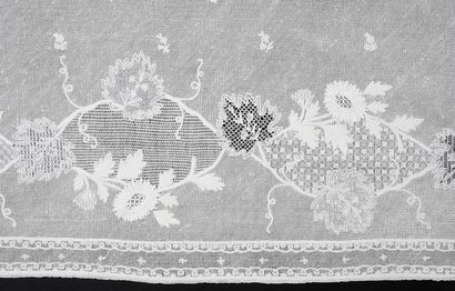 null Large white embroidery border, Dresden (?) middle of the 18th century.
In cotton...