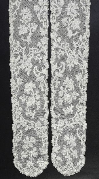 null A pair of beards and a beard, Valenciennes, spindles, circa 1750-70
The pair...