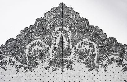 null Lozenge shawl, Chantilly, circa 1860-80.
Small shawl or mantilla of lozenge...