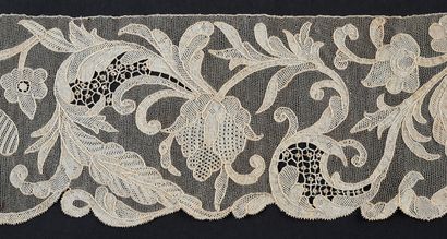 null Burano lace border, needlepoint, late 19th century.
Decorated with soft branches...