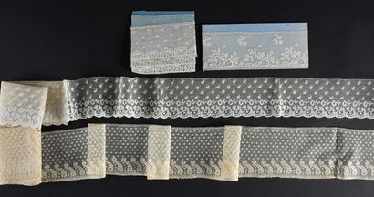 null Four borders in lace of Mechelen, spindles, 19th century.
In lace of Mechelen...