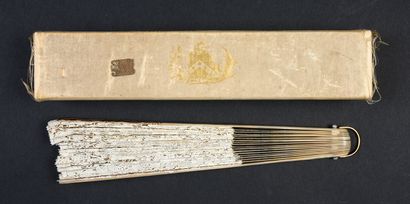 null Folded fan, Duchess of Brussels, spindles, end of the XIXth century.
Leaf with...