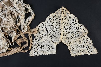 null Metrages in lace of Venice, needle, beginning of the XXth century.
Six borders...