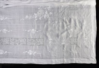  Table service, tablecloth and twenty-four napkins in embroidered organza, 1st half...