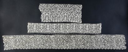 null Three borders in needle lace, end of the XIXth century.
A large border with...