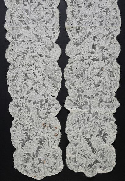 null Rare pair of beards with birds, spindles, Brussels, circa 1730-40.
Elegant decoration...