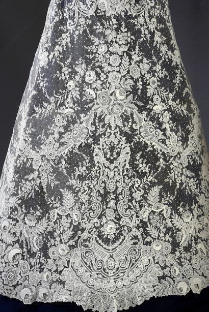 null Rare skirt in needlepoint, Belgium, circa 1900. 
 Dense layout decoration worked...
