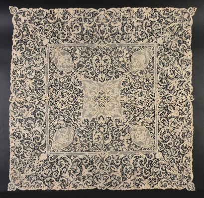  Centerpiece in lace of Venice and Burano, needlework, Italy, 1st half of the 20th...