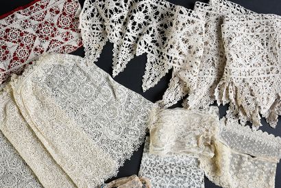 null Meeting of laces, 17th, 18th and 19th century.
Metrages and documents in lace...