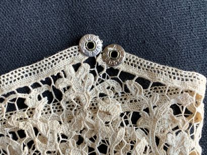 null Three borders in needle lace, end of the XIXth century.
Cotton of beige color...