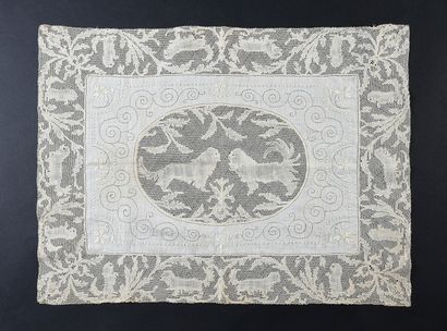 null Doily, war lace, bobbins, Belgium, circa 1914-1918.
In embroidered linen, the...