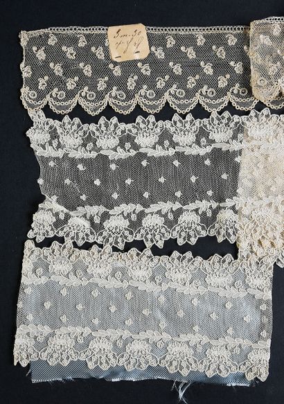 null Alençon lace borders, needle, France, 19th century.
With floral decoration,...