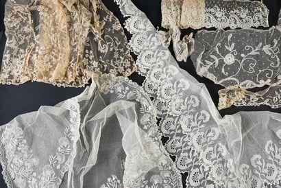 null Reunion of lace yardages and accessories of the costume, 2nd half of the XIXth...