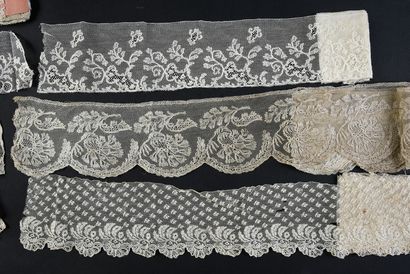null Nine borders in lace of Malines, spindles, XIXth century.
In cream to dark ivory...