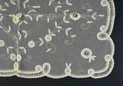 null Embroidered and needle lace doilies, 1st half of the XXth century.
Seven circular...