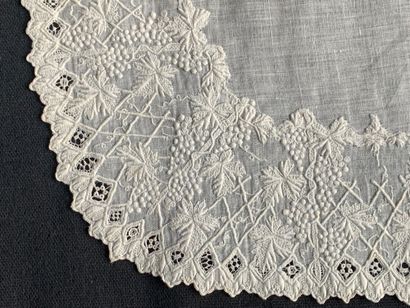 null Four embroidered handkerchiefs, 2nd half of the 19th century.
In finely embroidered...