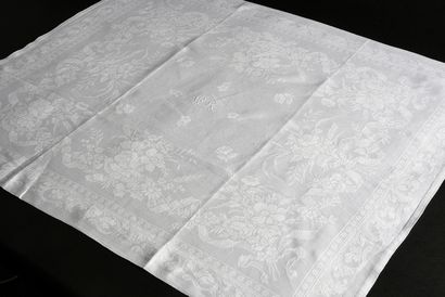 null Damask table service, tablecloth and twelve napkins, 2nd half of the 19th century.
In...