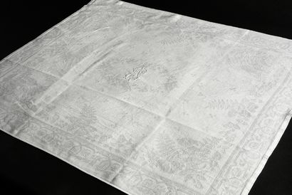 null Two suites of twelve damask napkins, 2nd half of the XIXth century.
In cream...