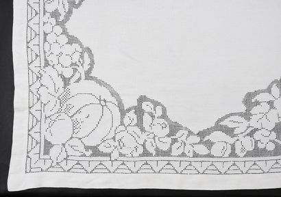  Embroidered table service, banquet tablecloth and fifteen napkins, 1st half of the...