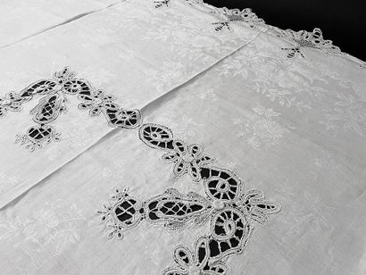 Damask and lace tablecloth, 1st half of the...