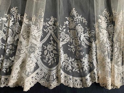 Large applique ruffle from England, 2nd half...