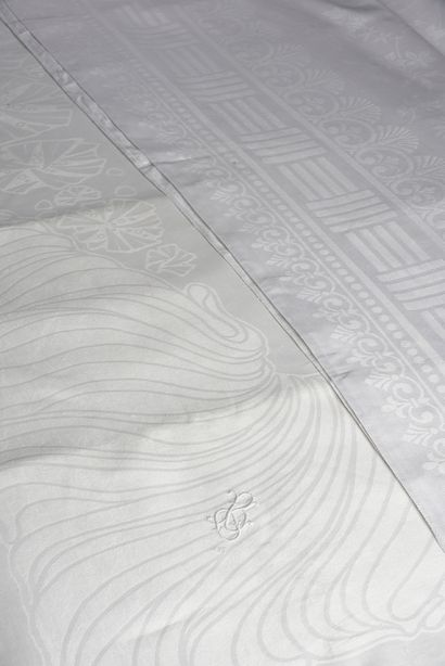 null Two damask tablecloths, Art Nouveau, Hans
Christiansen, circa 1900.
A tablecloth...
