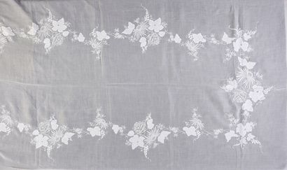 null Organdy tablecloth embroidered with roses and bunches of grapes, 1st half of...