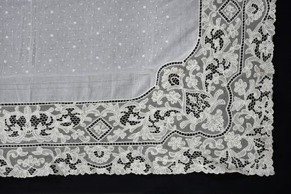 null Lace tablecloth, Belgium, early 20th century.
The center in cotton muslin finely...