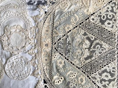 null Gathering of tablemats and centerpieces embroidered and in lace, XIXth and beginning...