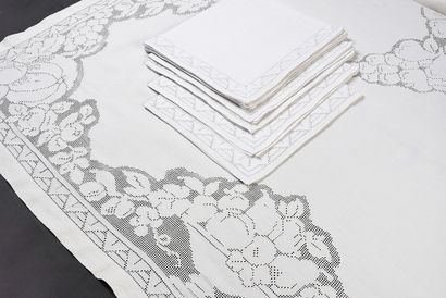  Embroidered table service, banquet tablecloth and fifteen napkins, 1st half of the...