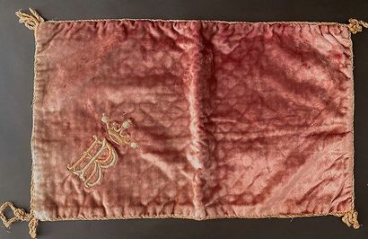  Meeting of handkerchiefs and white embroidery, early twentieth century. Six handkerchiefs...