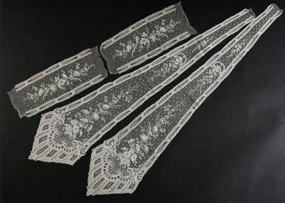 null Large tie and cuffs, application of England, circa 1880-1900.
Two long panels...