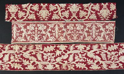 null Five borders in pulled threads embroidered in color, 17th century.
Fine linen...