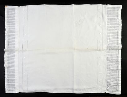 null Two large rectangular embroidered pillowcases, 1st half of the 20th century.
Two...