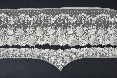 null Rare set in Brussels applique, ducal crown, late 19th century. 
 Wedding handkerchief...