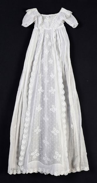 null Longue robe de baptême, broderie Ayrshire, 1ère moitié du XIXe siècle.
Robe...