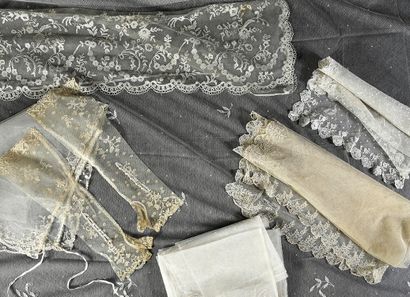 null Women's costume accessories, late 19th and early 20th century. 
 Seven pieces...