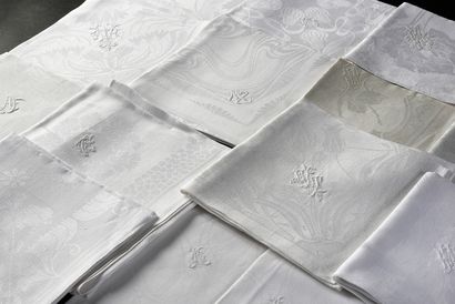 null Damask napkins, circa 1900 and 1930.
Twenty napkins with beautiful decorations...