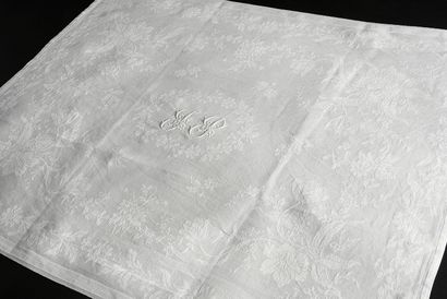 null Suite de dix-huit serviettes de table damassées, 2nde moitié du XIXe siècle.
En...