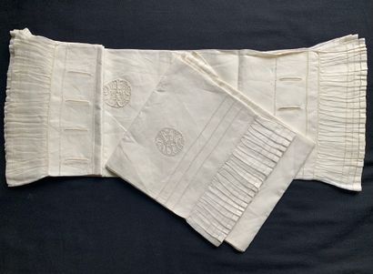 null Two large rectangular embroidered pillowcases, 1st half of the 20th century.
Two...
