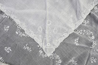 null White embroidery fichus, Dresden, 18th century.
In cotton muslin finely embroidered...