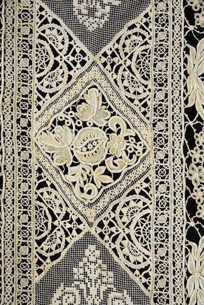 null Two pairs of large lace curtains, 2nd half of the nineteenth century.
Two pairs...